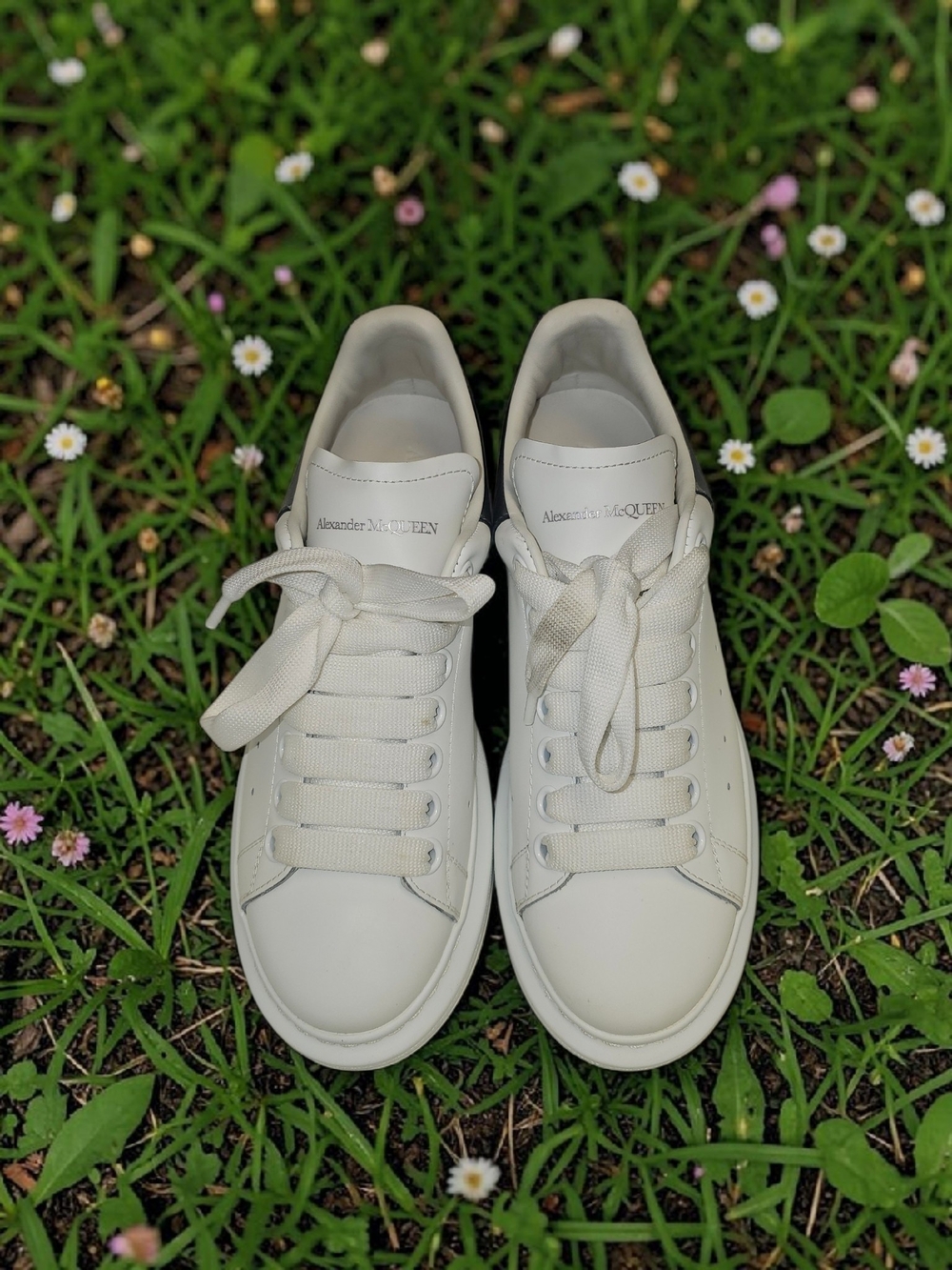 Alexander McQueen Women's Oversized Sneaker 37 C WHITE/Black Pearl W/box